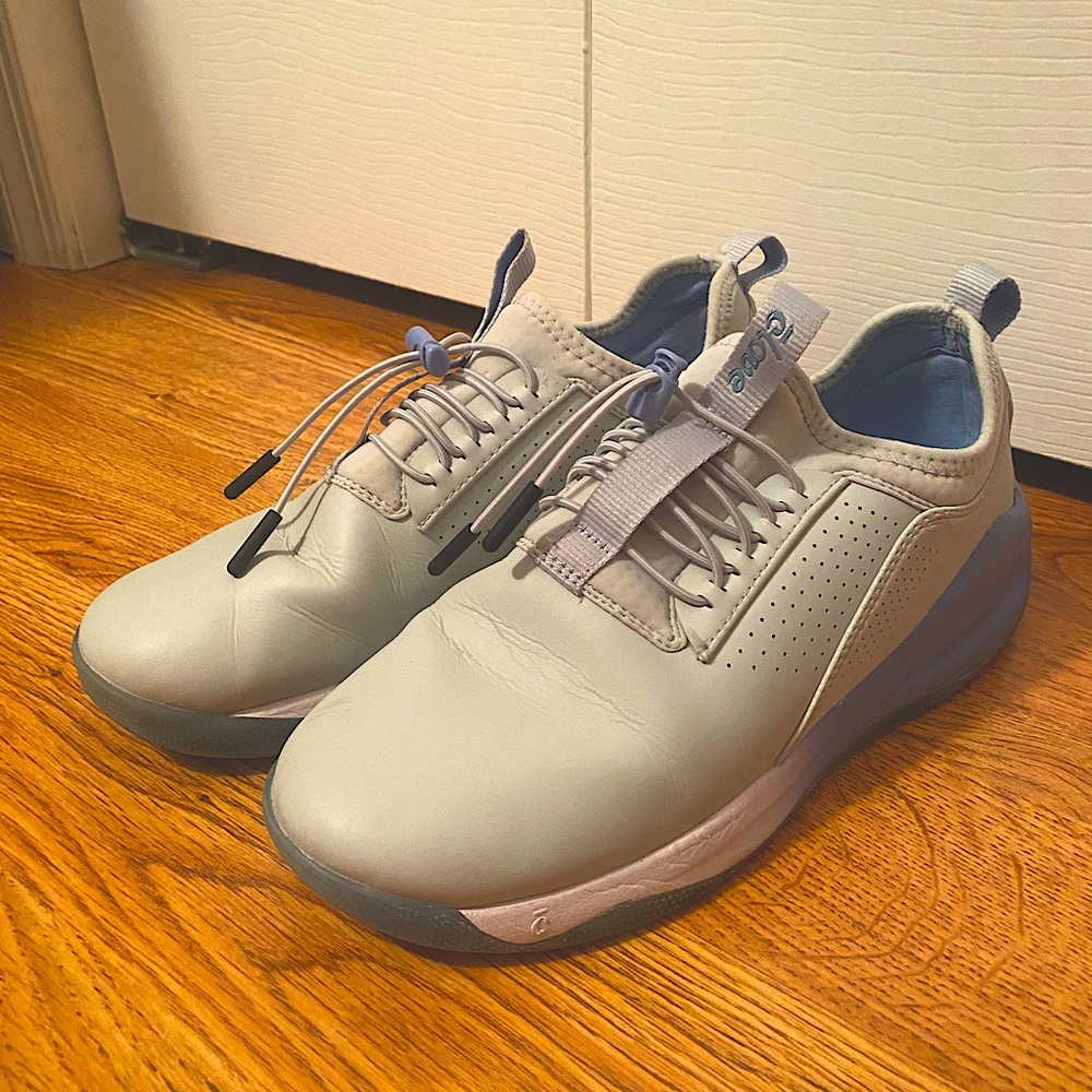 Clove Nursing Sneakers